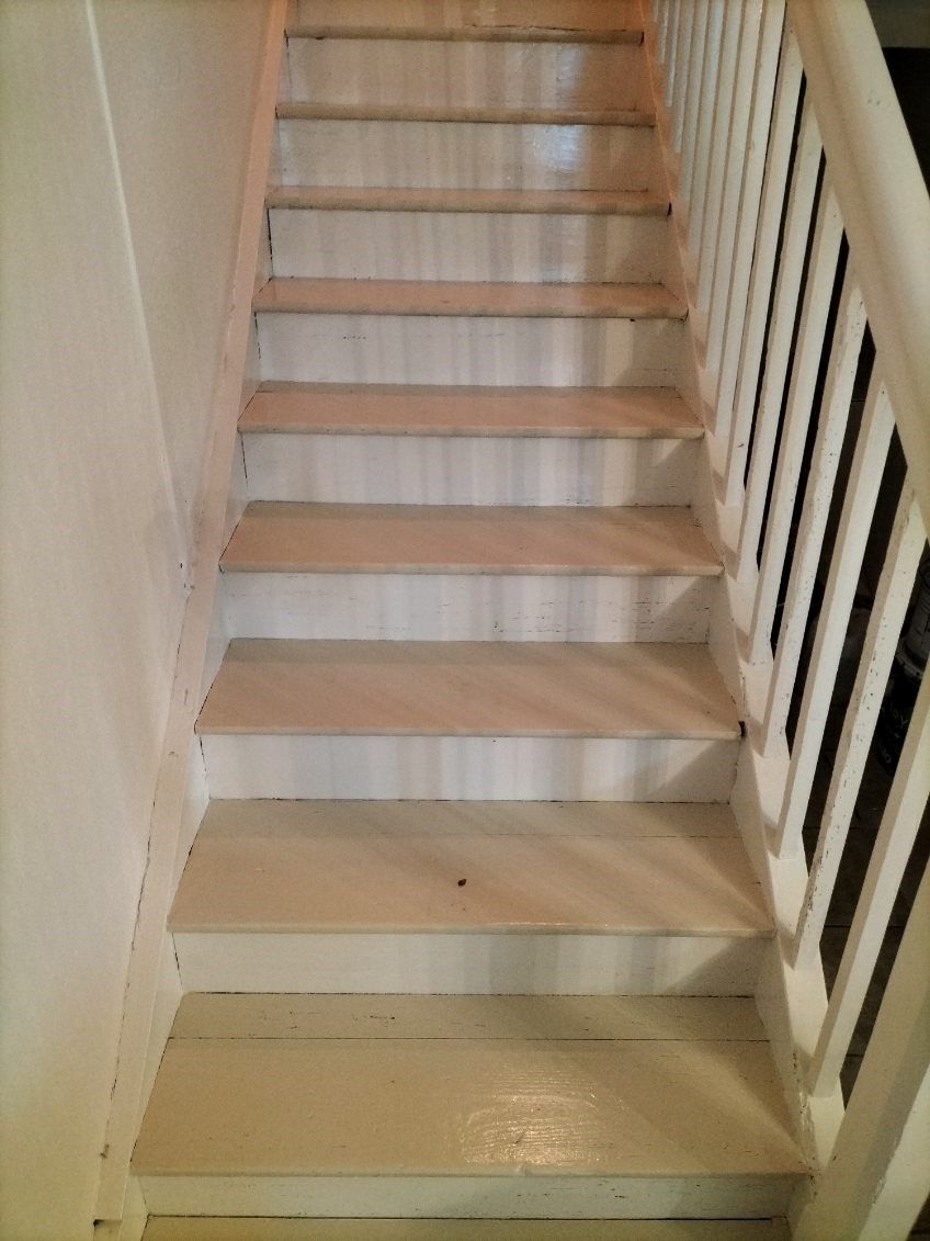 Un escalier fraîchement peint