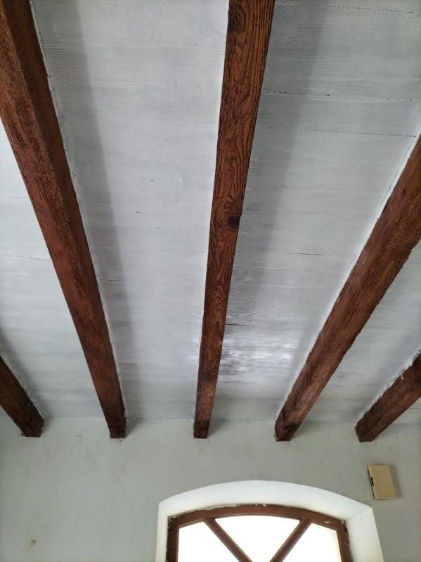 Plafond en bois après peinture