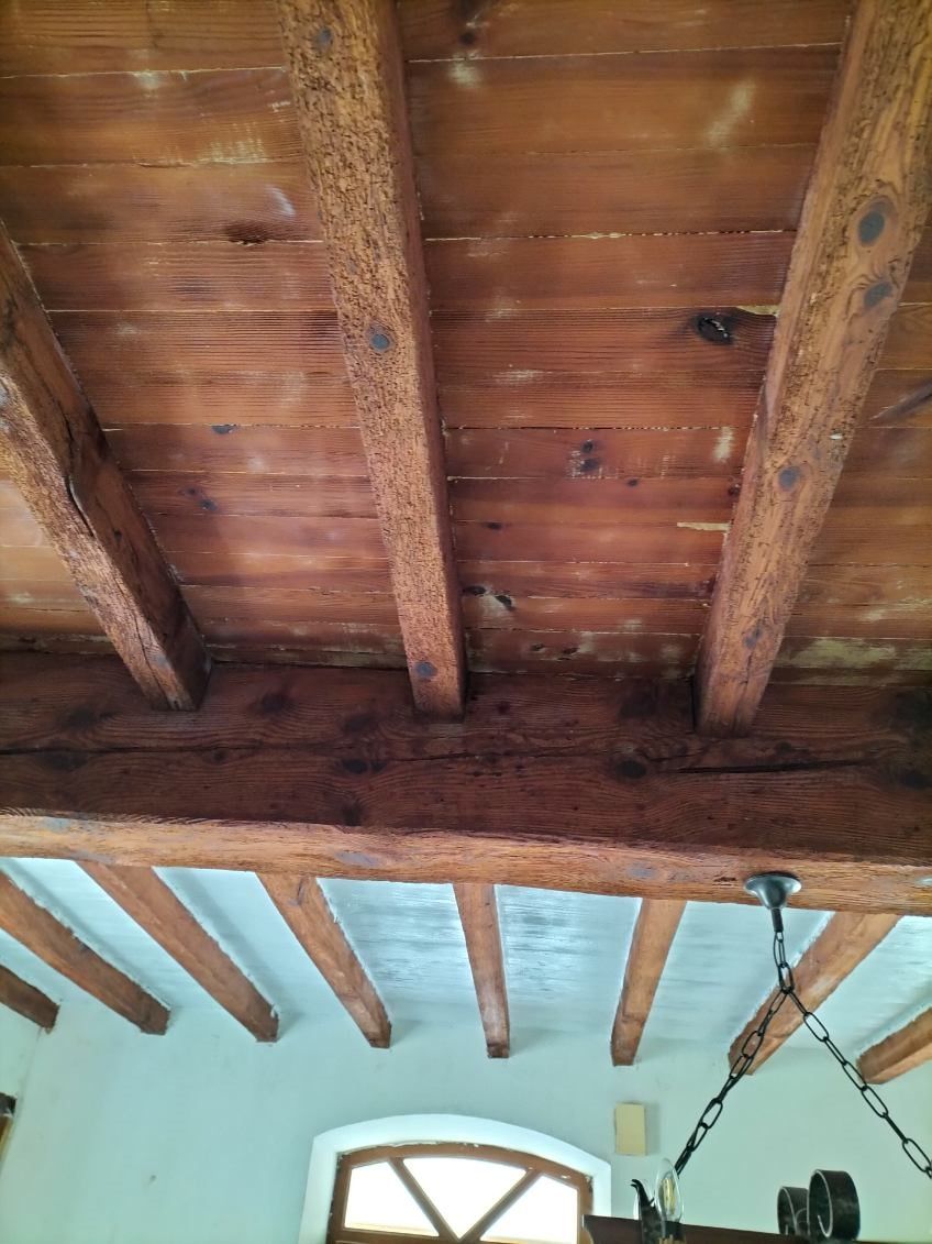 Un plafond avant peinture