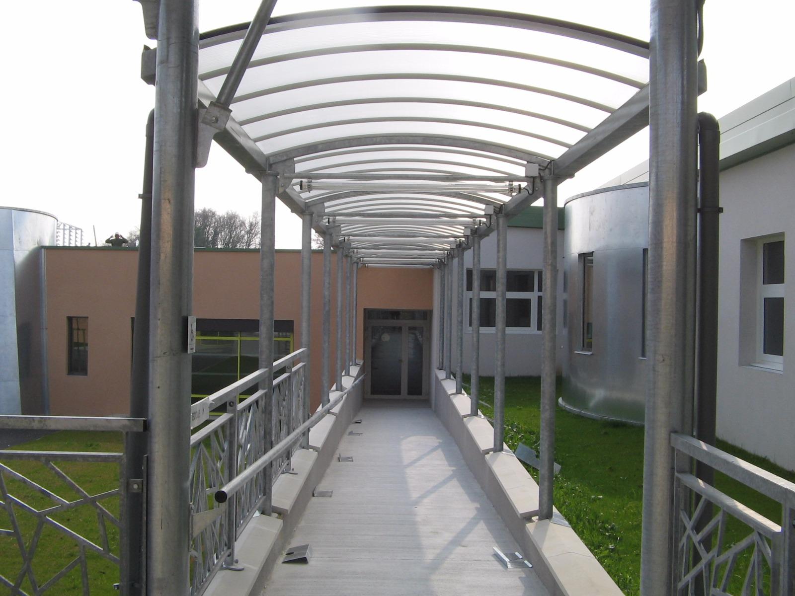 Passerelle métallique