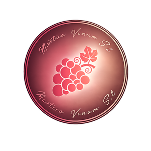 Etiqueta de vino circular, color granate, con un racimo de uvas. Letra "Martin Varon Sl" con una imagen de uvas en degradado rosa.