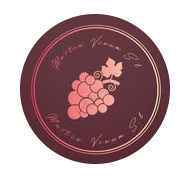 Un logotipo para una bodega con un racimo de uvas en un círculo.