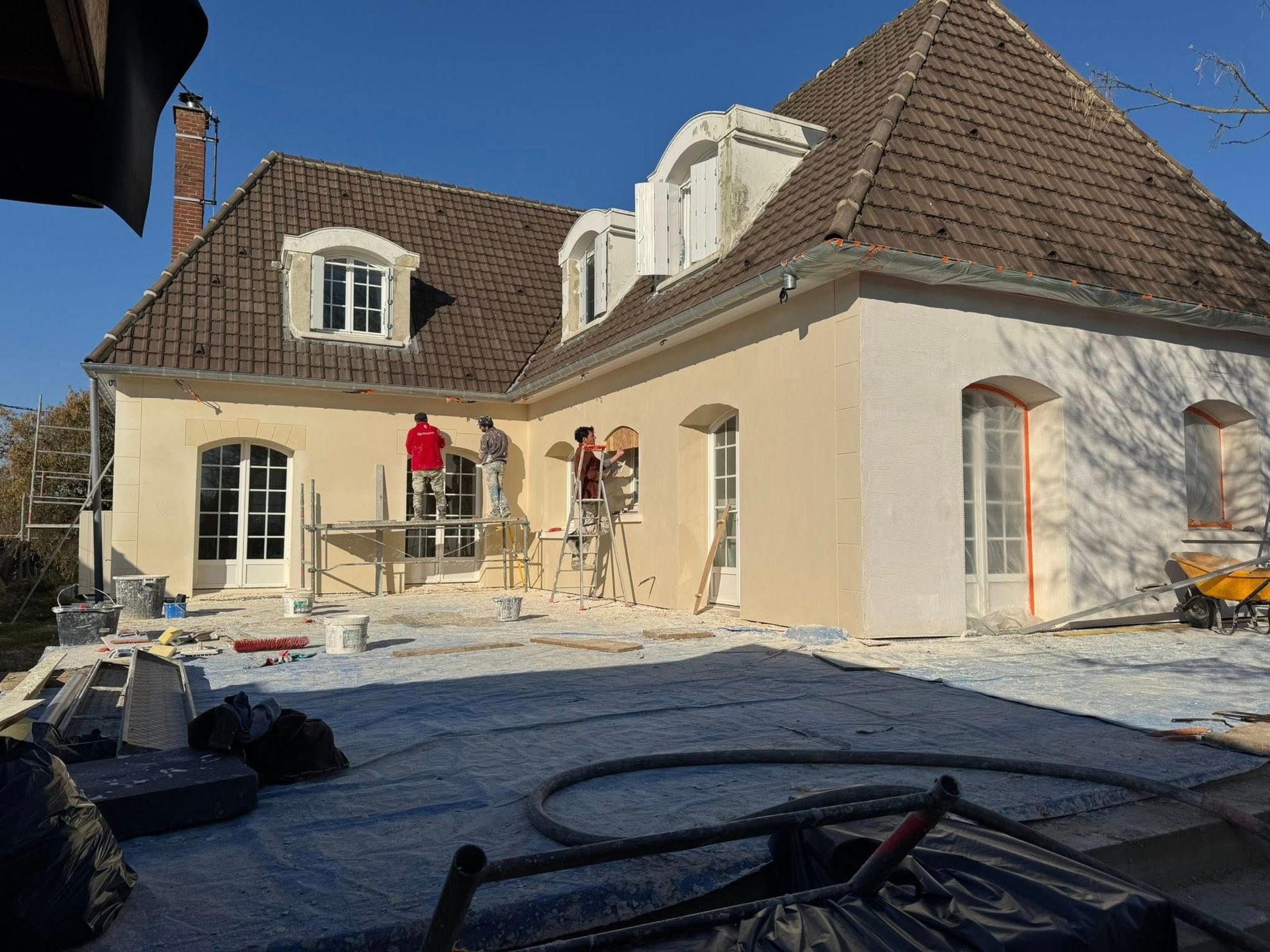 Une façade en cours de ravalement