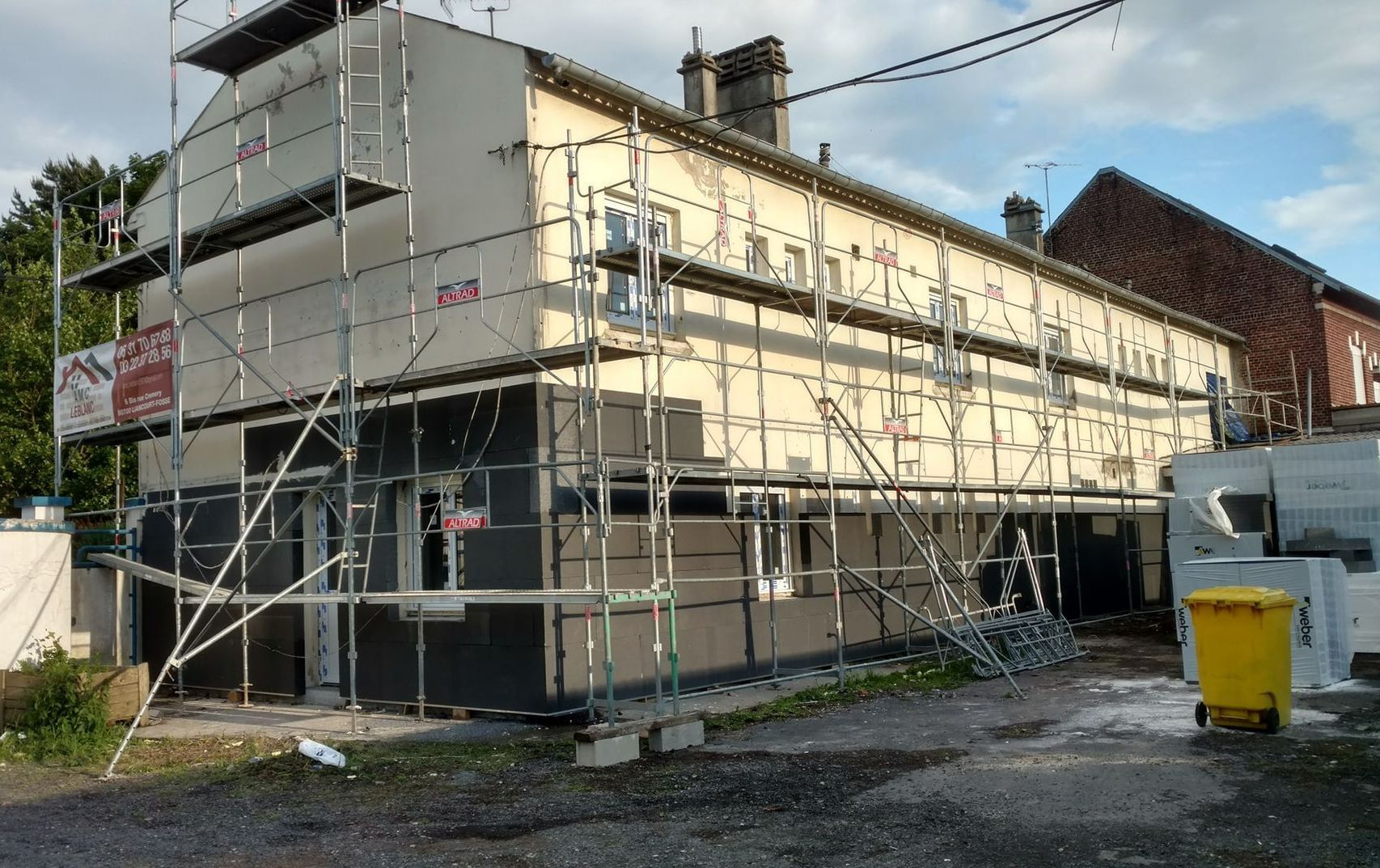 Une façade en cours de rénovation