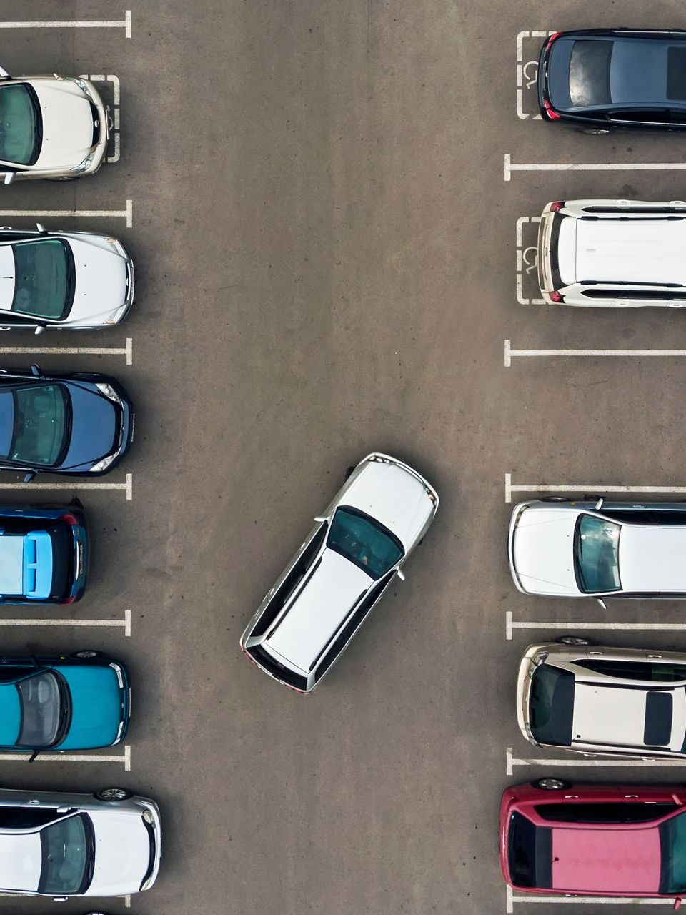 Voitures dans un parking