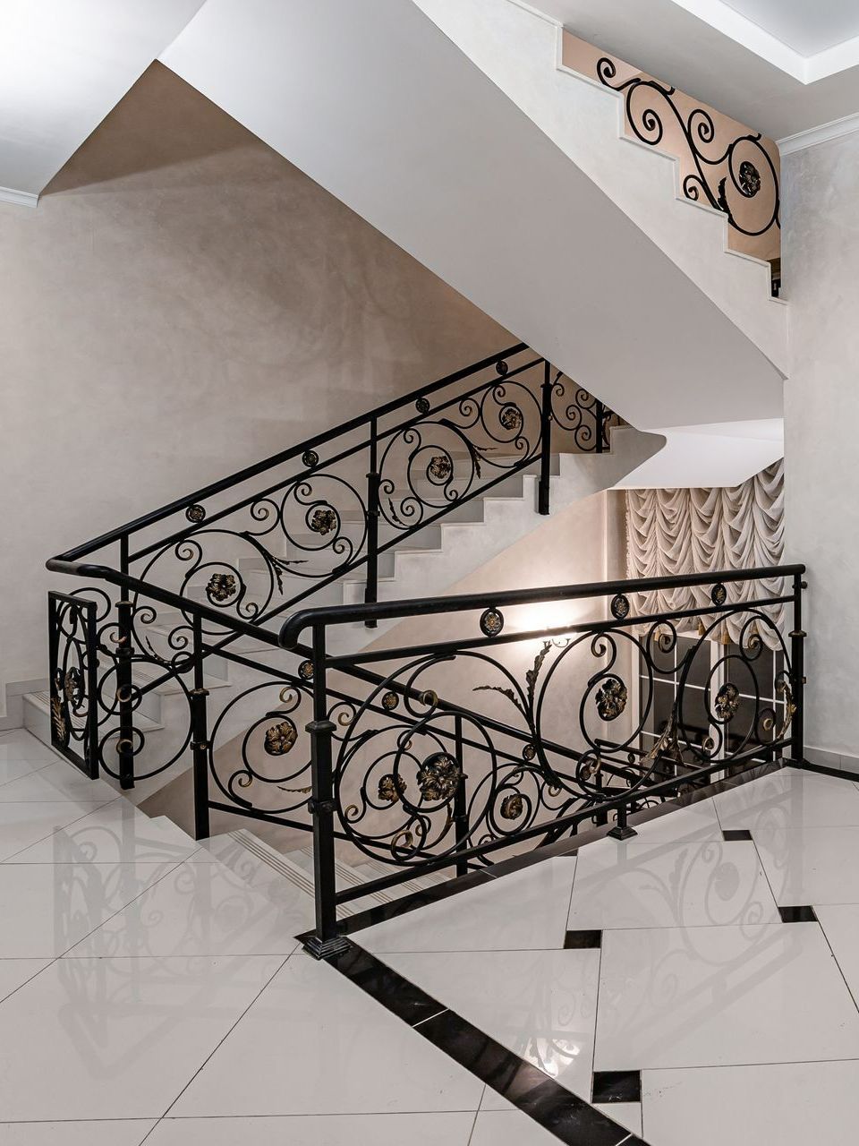 Escaliers et ascenceur