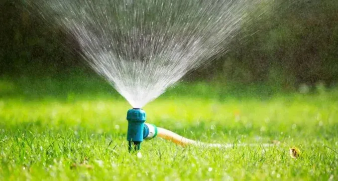 instalación y reparación de sistemas de riego automático para jardines en Burgos