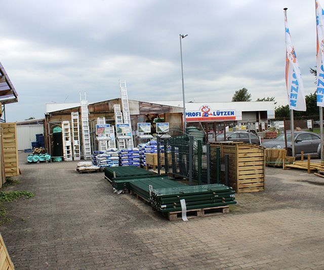 Ein Gebäude mit einem Schild, auf dem „Profi Lutzen“ steht