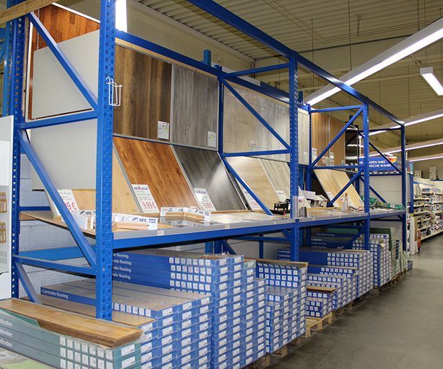 Ein Lager mit vielen verschiedenen Bodenbelägen