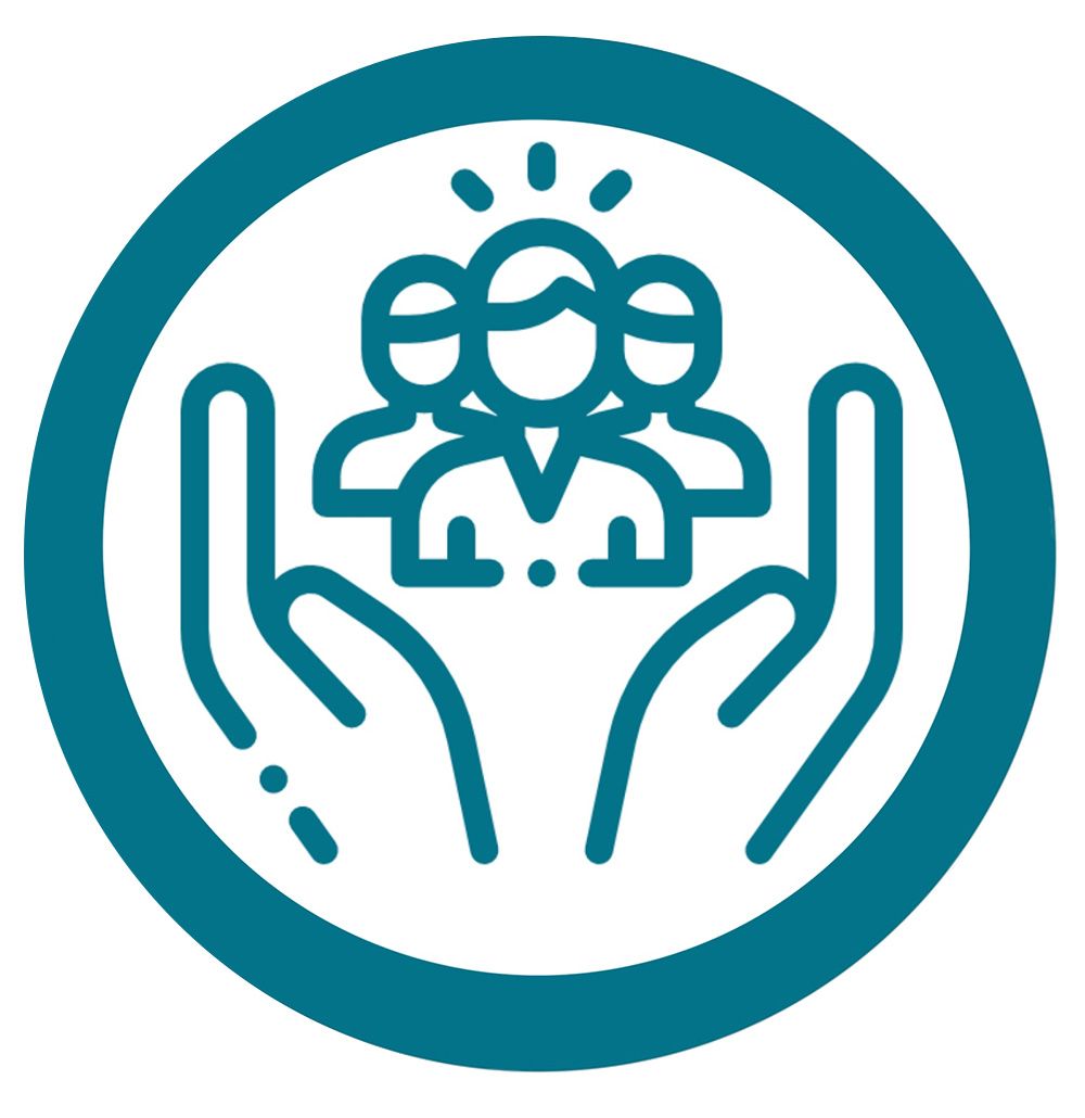 Icono de color verde azulado que muestra tres figuras estilizadas protegidas por un par de manos ahuecadas dentro de un círculo.