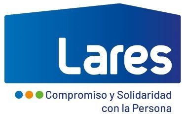 Logotipo de Lares: gráfico azul con forma de casa, texto blanco y tres puntos de color, además del eslogan 