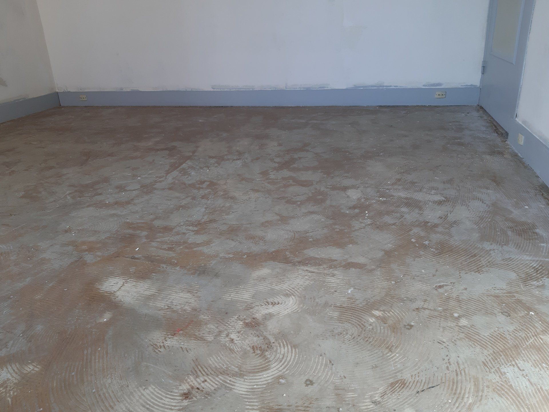 Après la dépose de la moquette 1