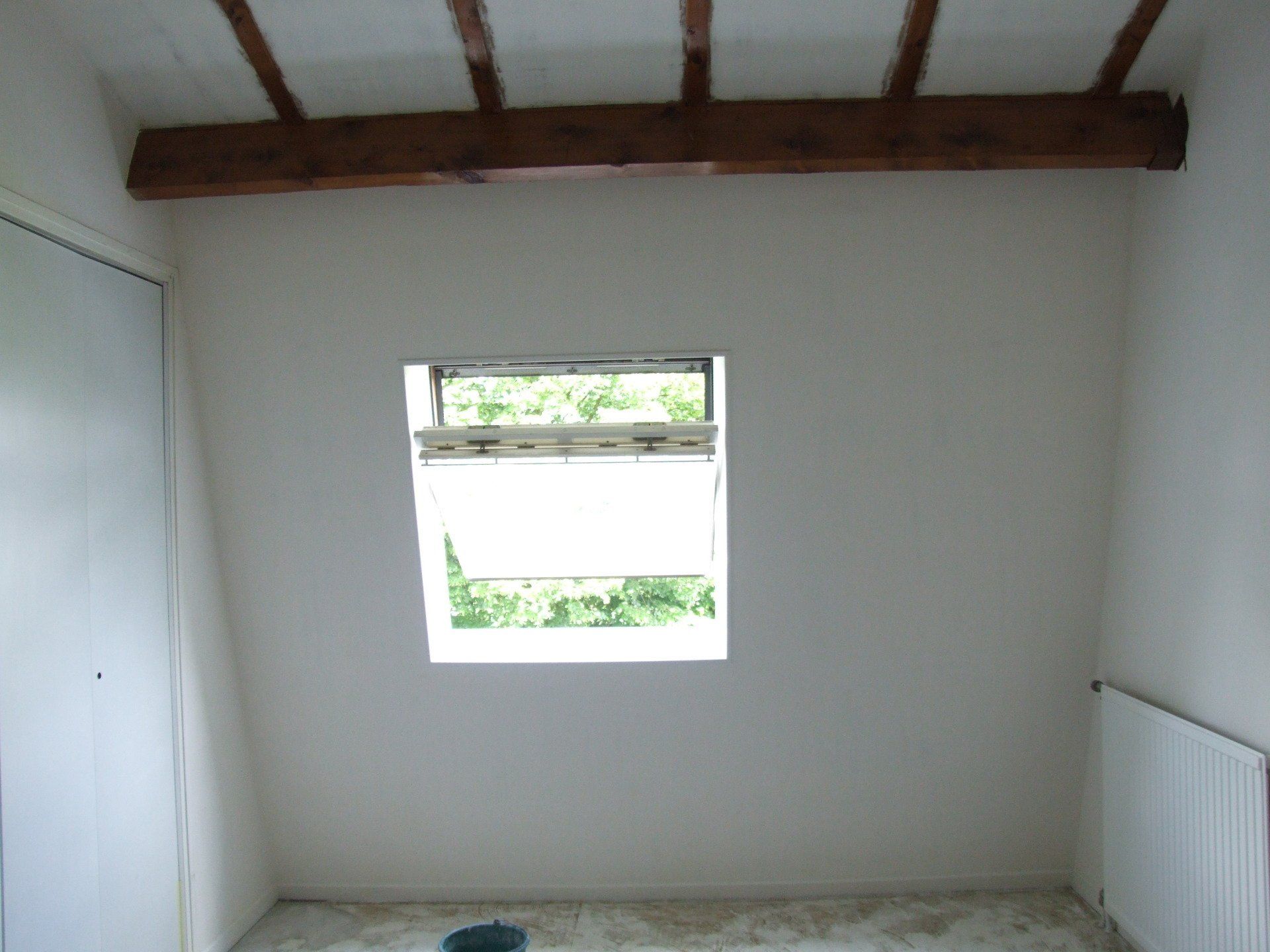 Murs et plafond. Traitement des poutres 1