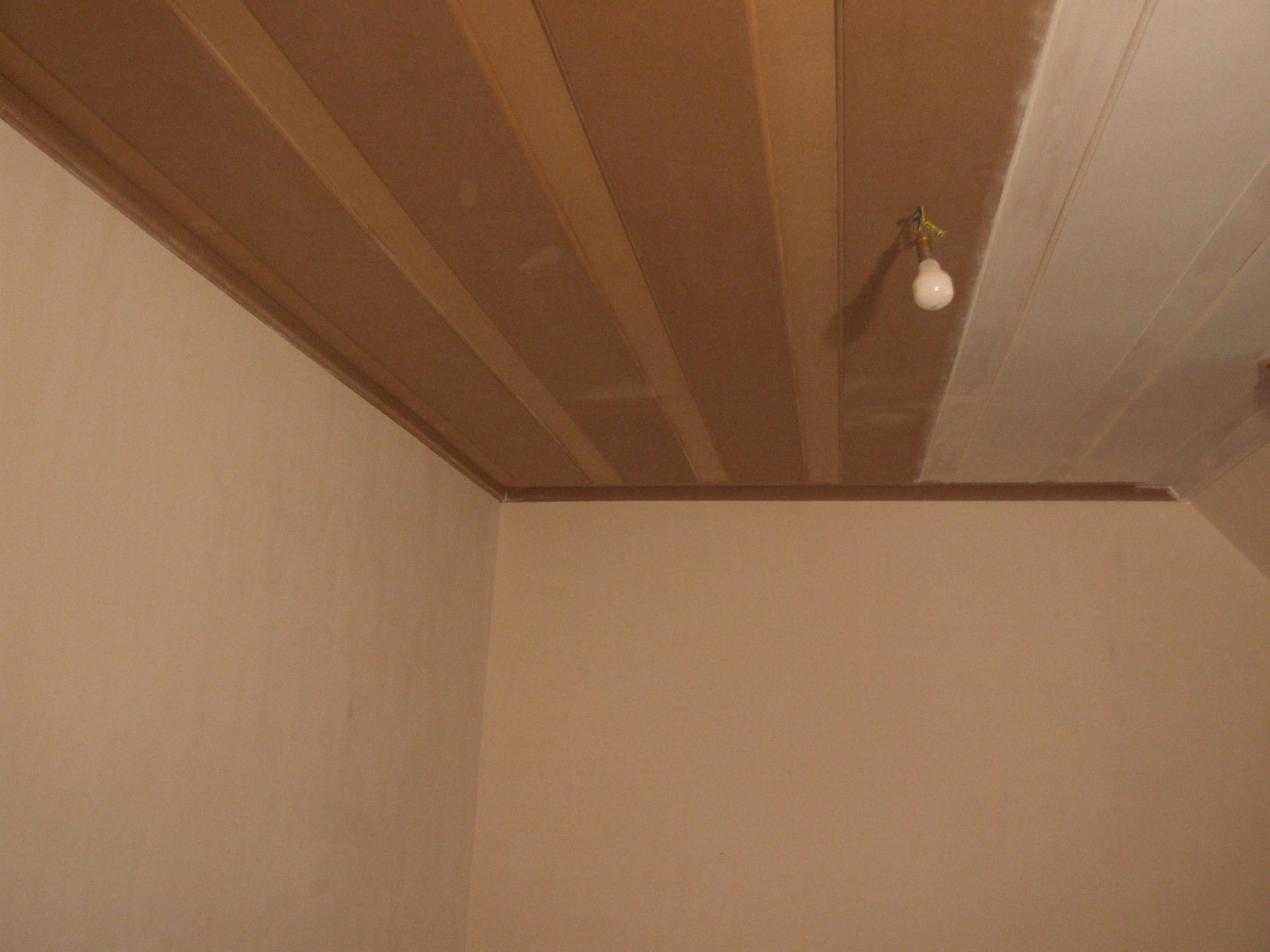 Préparation des murs et application d'une sous-couche sur le plafond 1