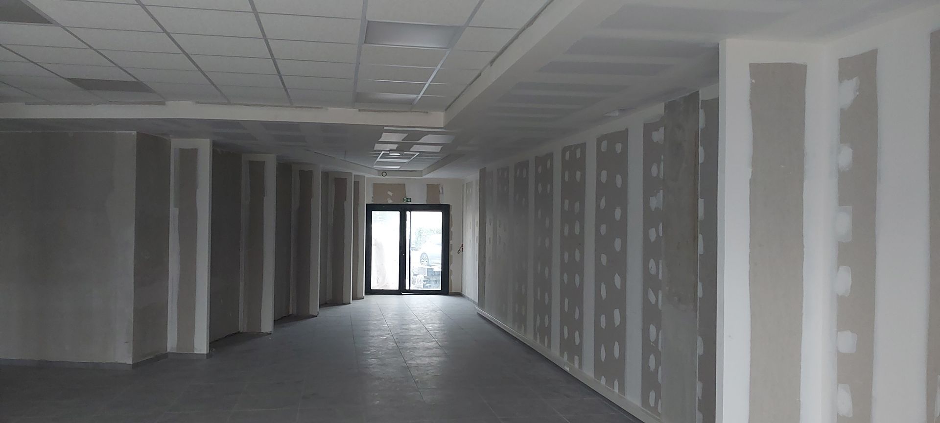 Installation de cloisons avec double portes vitrées