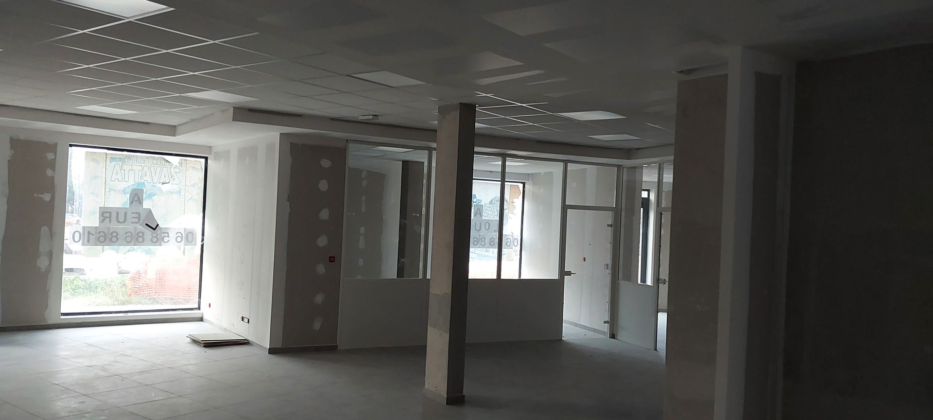 Création de cloisons et de poteau en plâtre