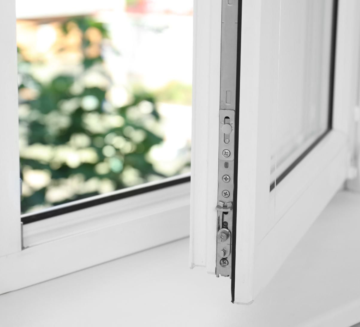 Ein erfahrenes Team montiert Fenster und Türen im Raum Löbau.
