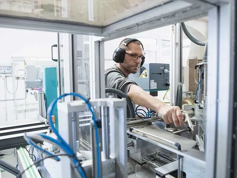 Produktionsarbeit bei Sonnenschutz Kottmar