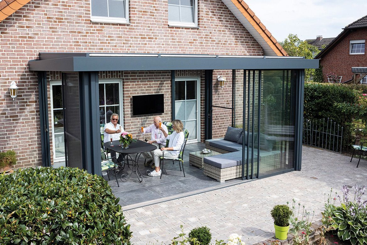 Wintergarten mit offener Glastür