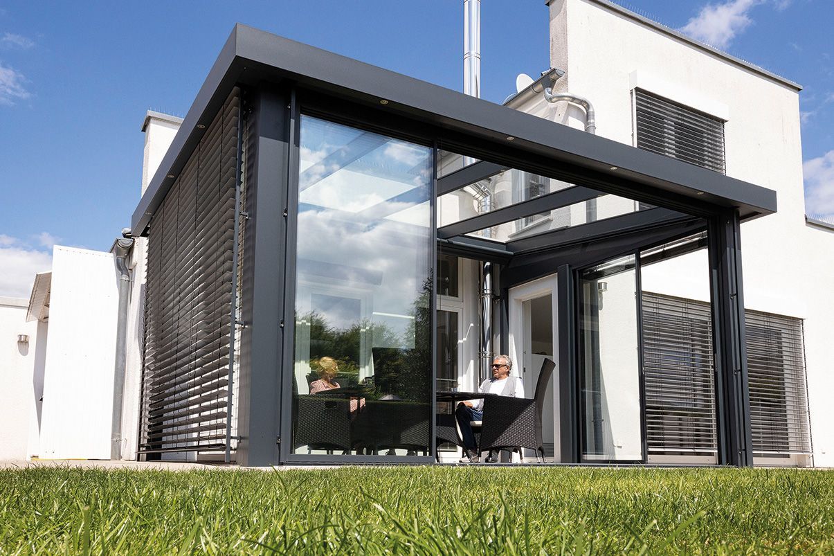 Wintergarten mit offener Glastür