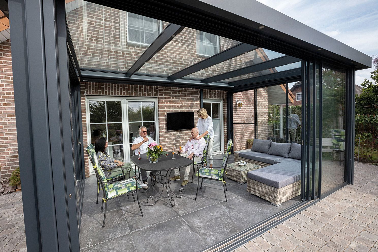 Wintergarten mit offener Glastür