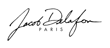 Un logo en noir et blanc où l'on peut lire Jacob Delafon en écriture cursive, avec le mot PARIS imprimé en dessous.