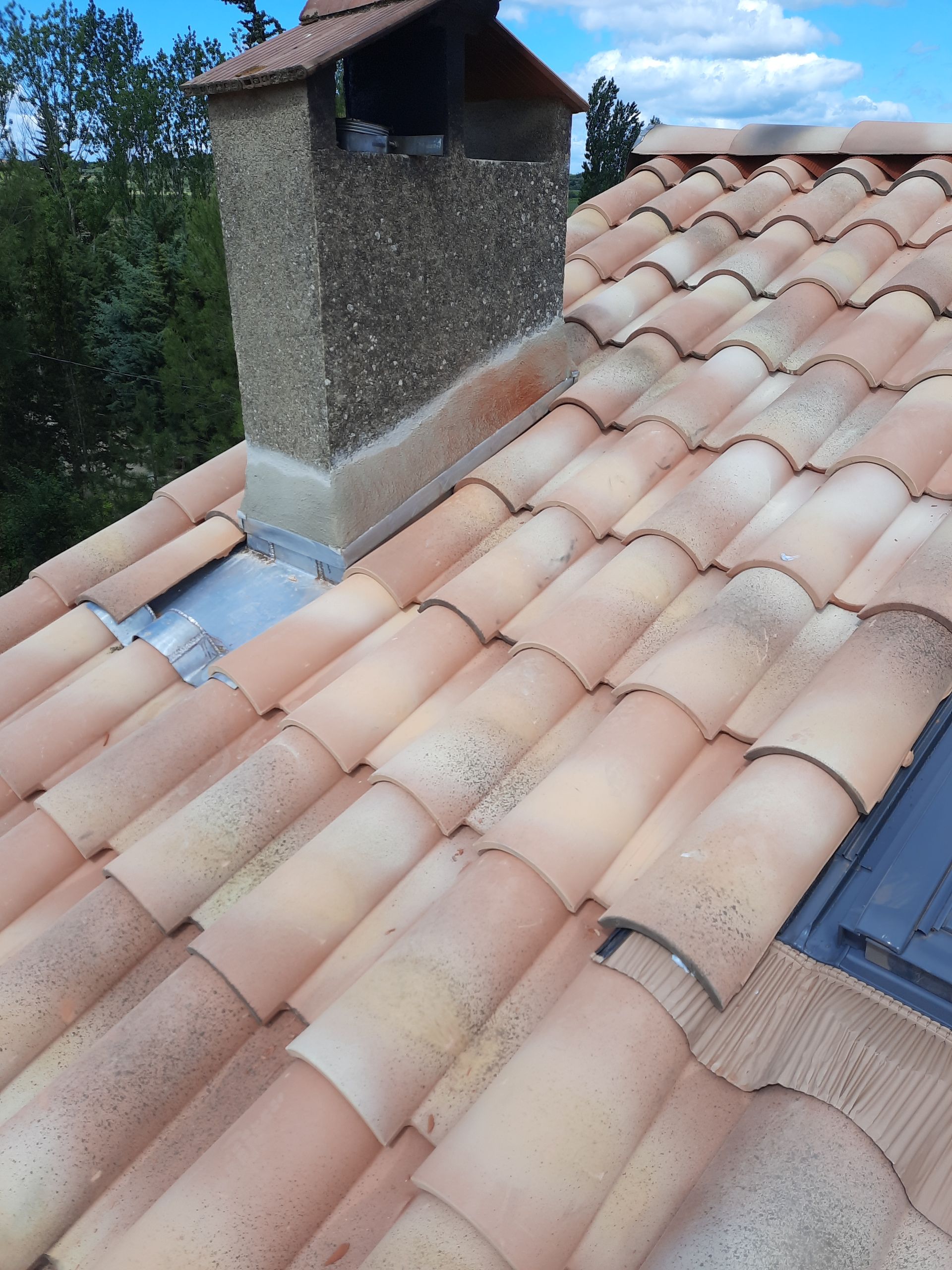 Couverture avec isolation de la cheminée