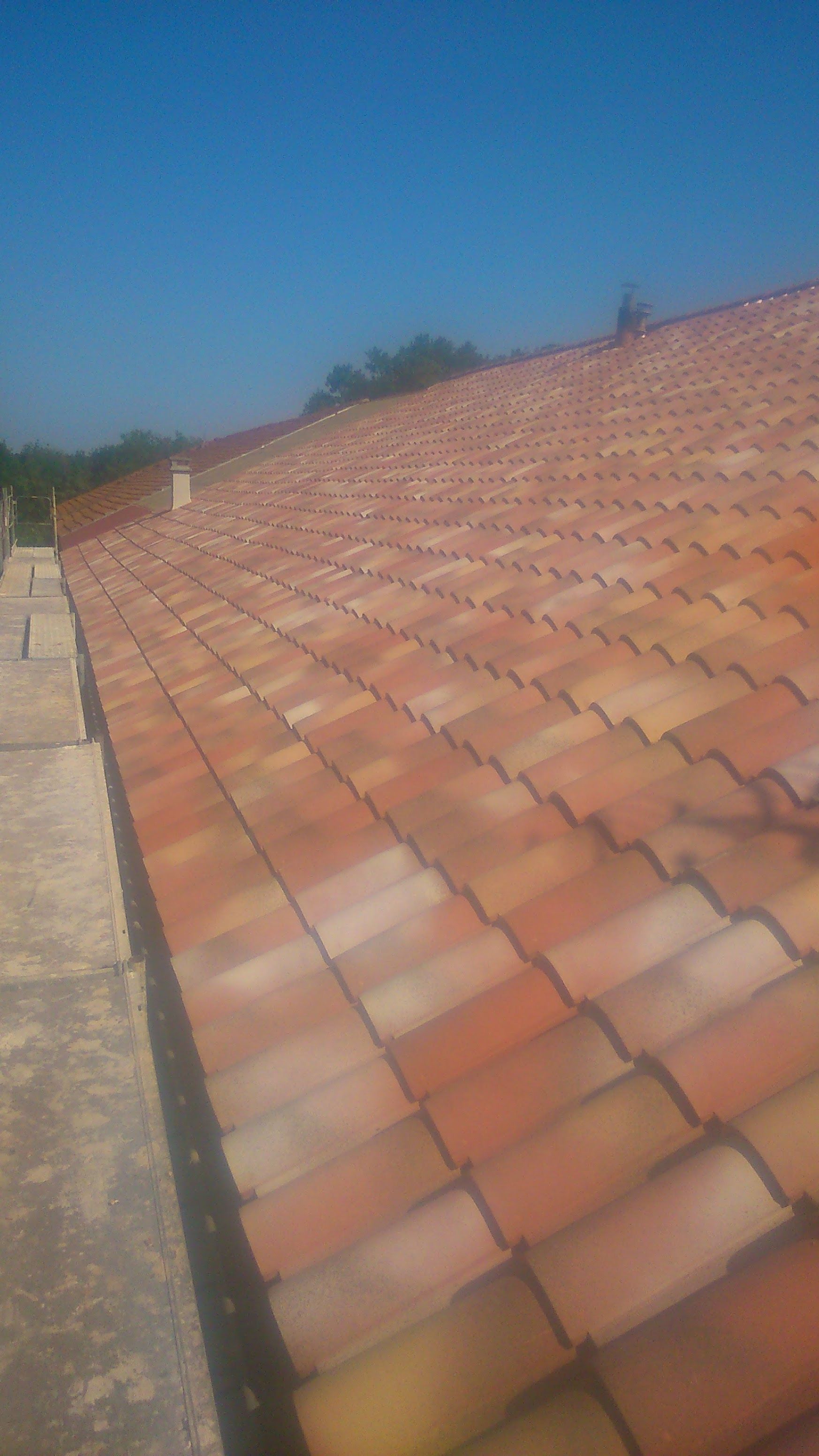 Couverture en tuiles rouges