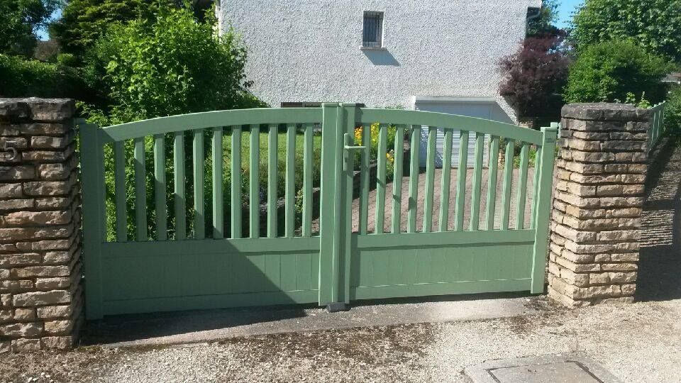 Portail battant vert