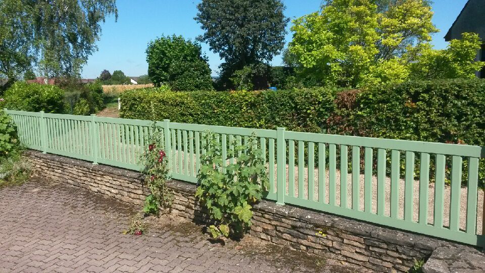 Clôture ajourée verte