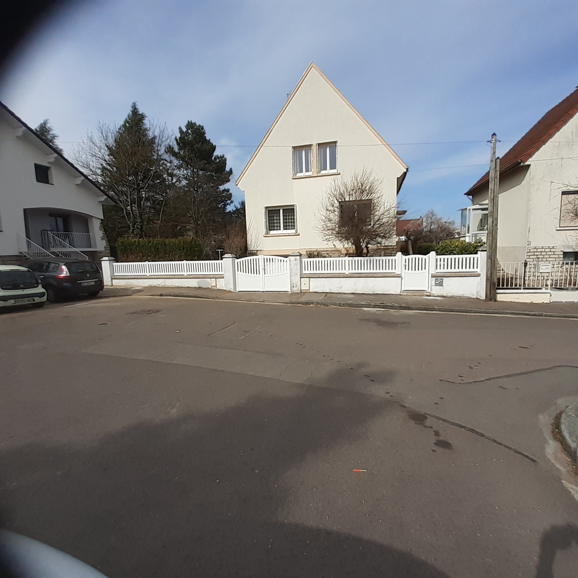 Portail et portillon blanc