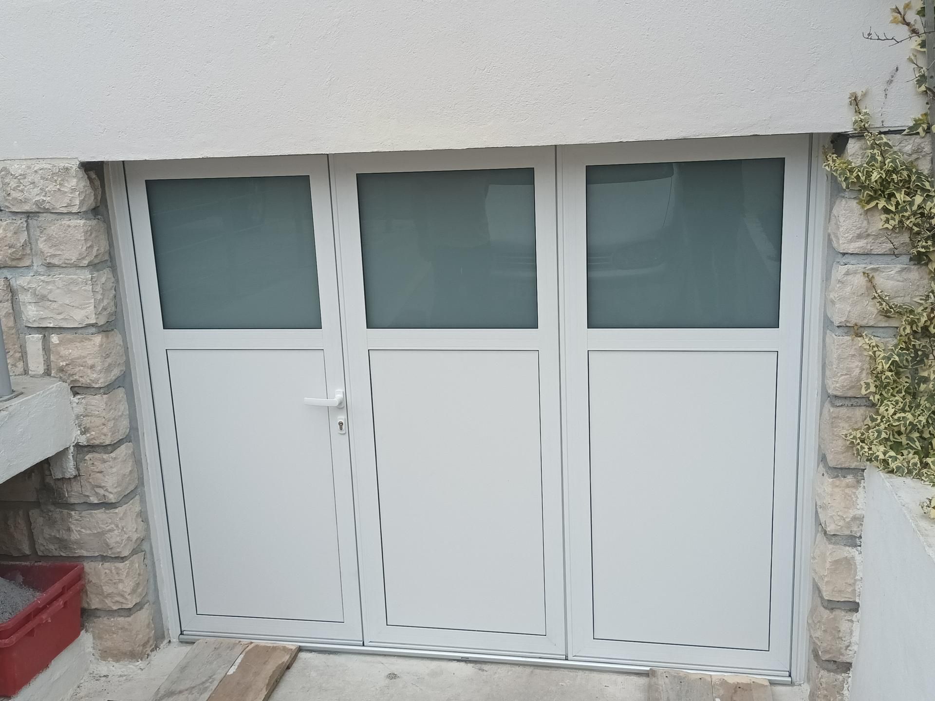 Porte de garage en PVC