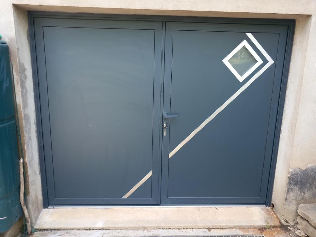 Porte de garage avec hublot losange