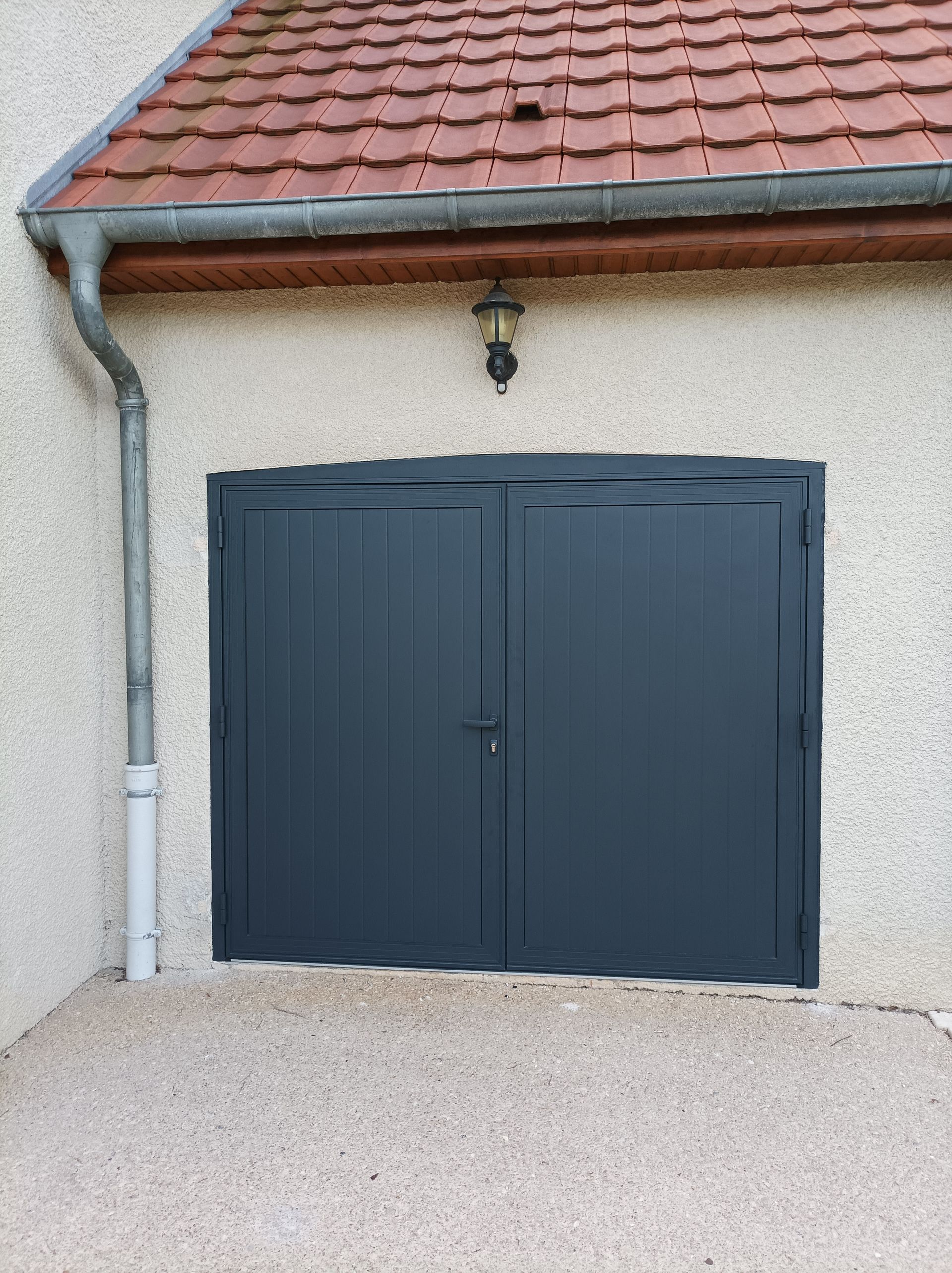 Porte de garage battante