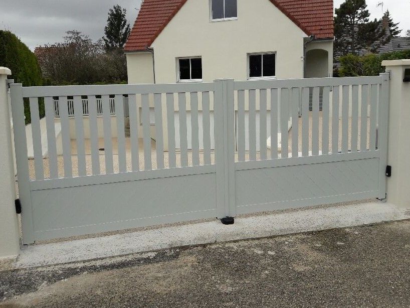 Portail battant semi ajouré blanc