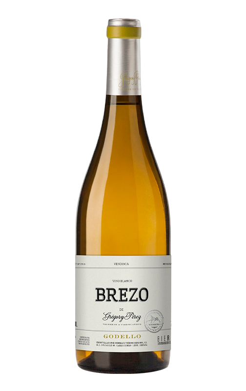 Una botella de vino blanco brezo sobre un fondo blanco.