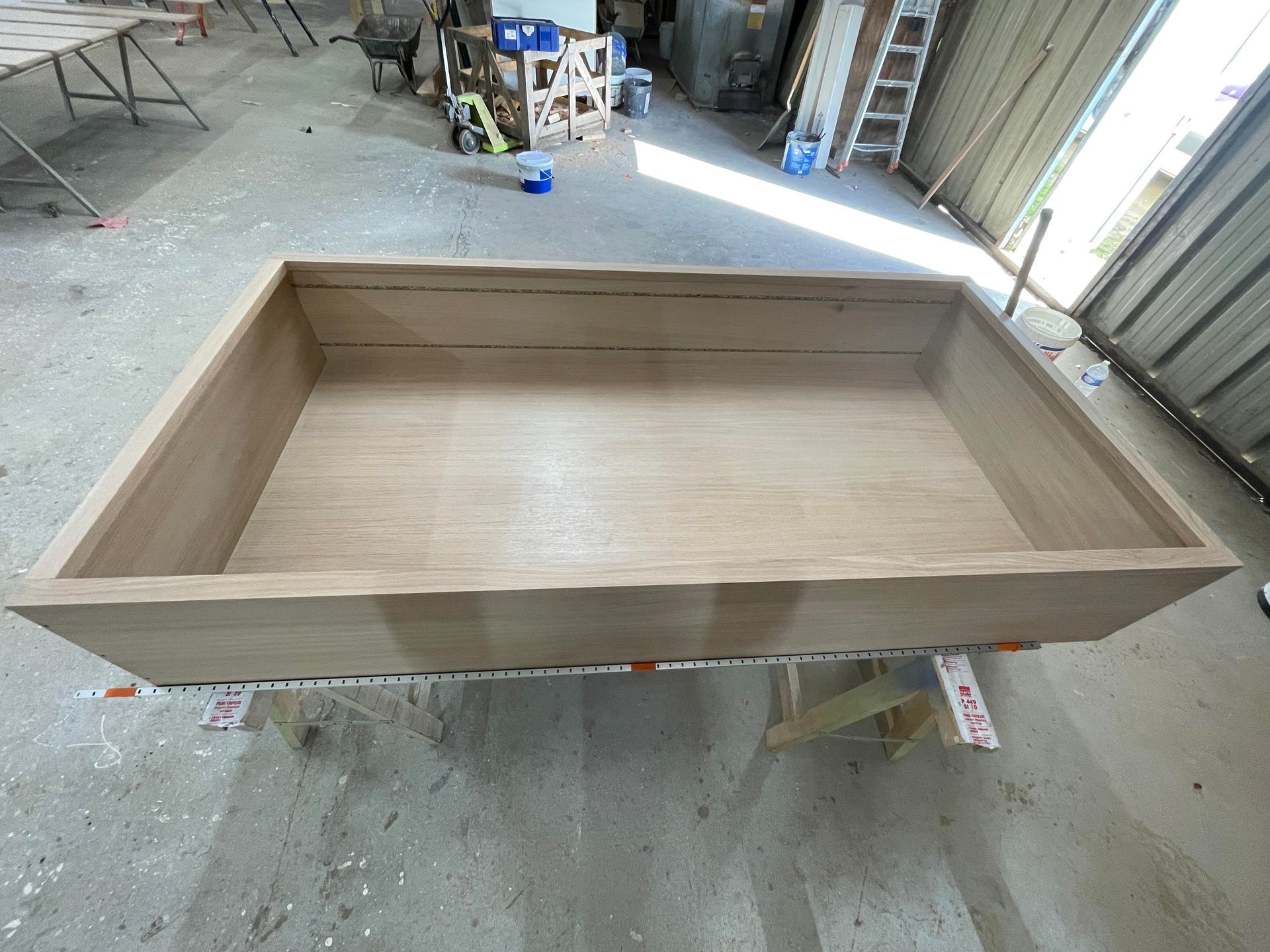 Meuble en bois avec fond