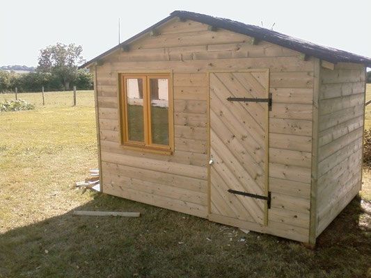 Abri de jardin en bois sur mesure, vue de face