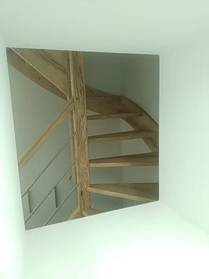 Escalier en frêne sur mesure, vue sur le quart tournant