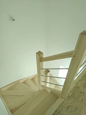 Escalier en frêne sur mesure, vue descendante