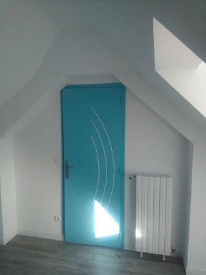 Porte intérieure fermée bleue