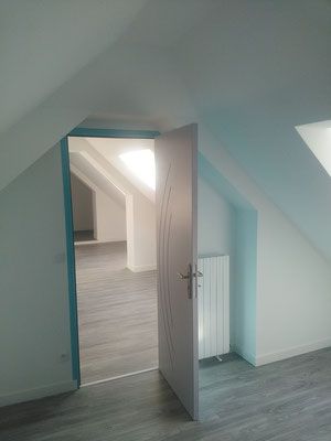 Porte intérieure ouverte, chantier en cours