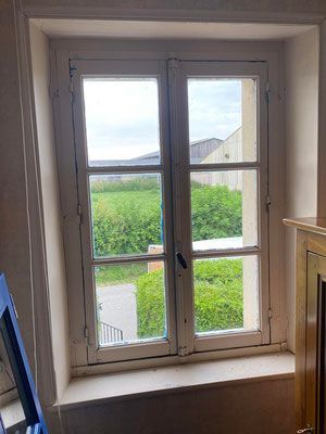 Gros plan sur la fenêtre avant retrait 