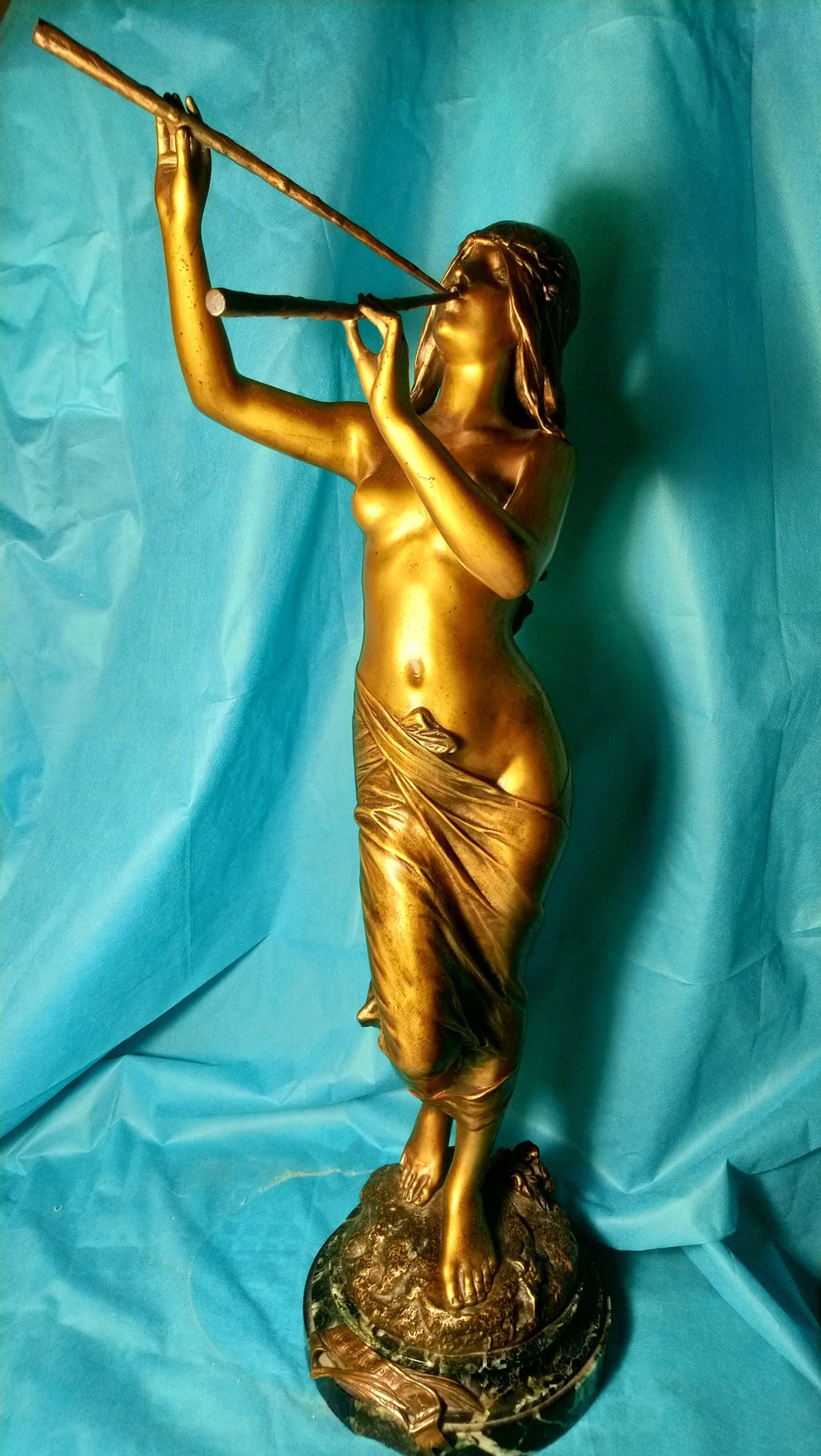 Sculpture d'une femme