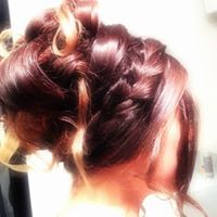 Chignon avec boucles et tresse