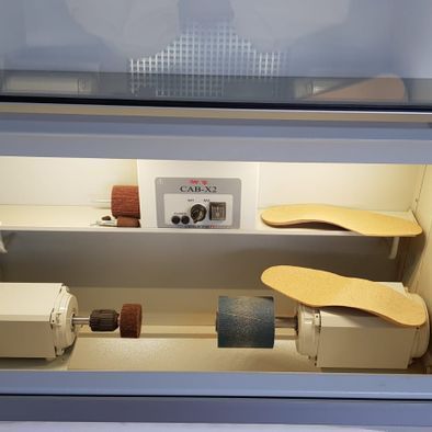 Machine pour confection de semelle orthopédique