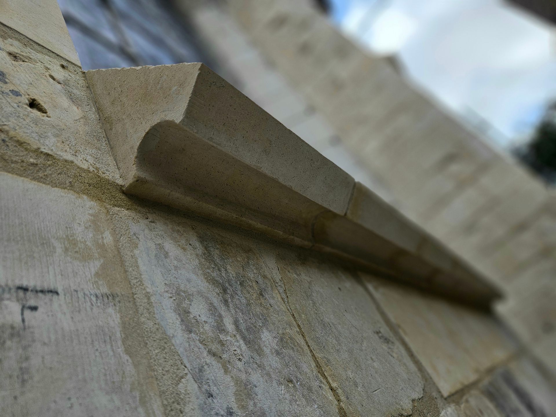 Gros plan des travaux de l'église