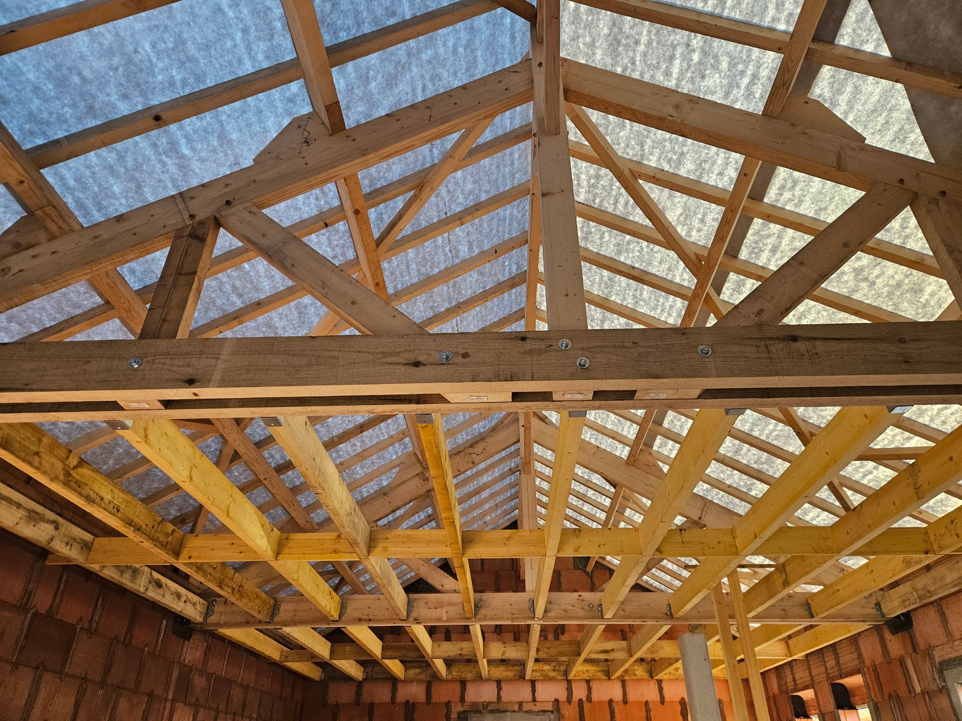 Charpente de toit en bois