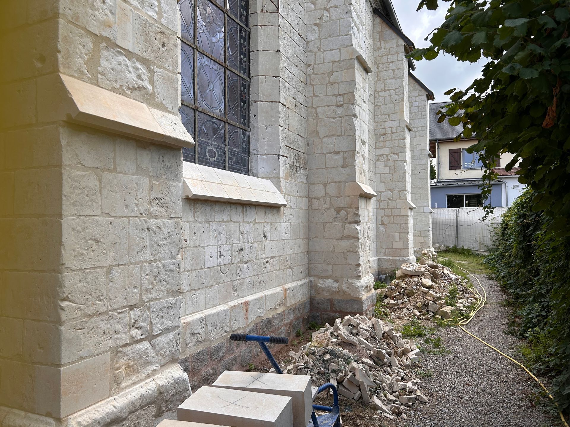 Mur en pierre de l'église