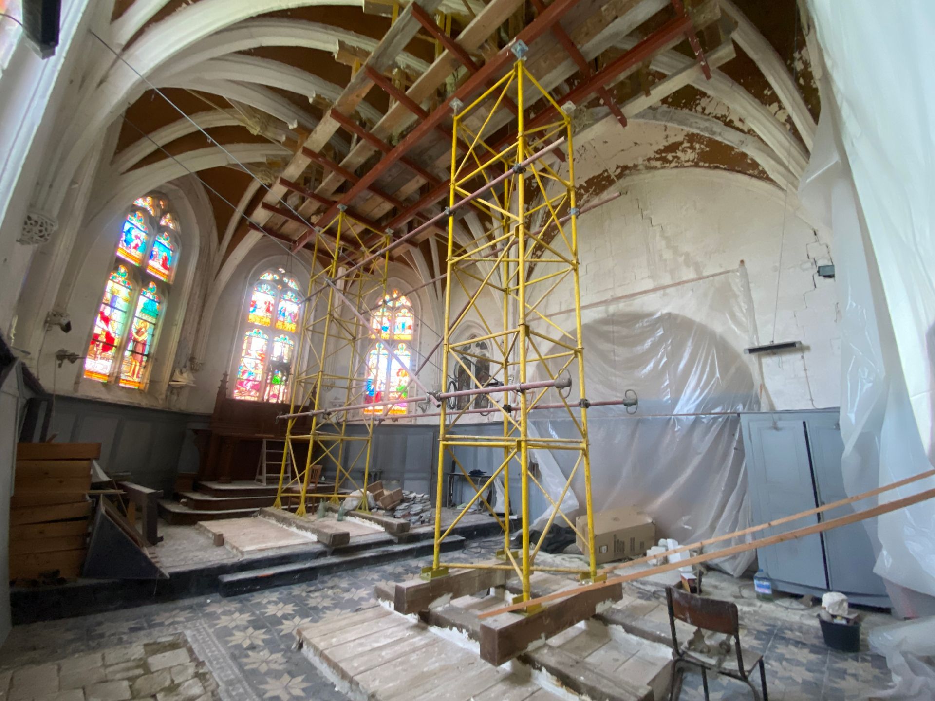 Travaux dans une église